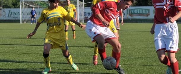 IL FROSINONE DOMINA CON L’ATLETICO 2000: 5-0 E DE SANTIS CAPOCANNONIERE